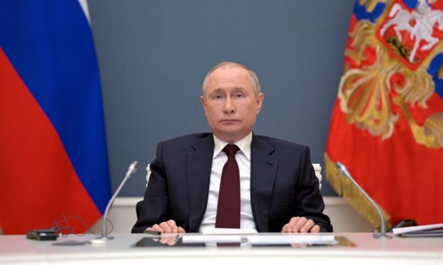 Après quatre jours d'offensive en Ukraine, Poutine met en alerte la force de dissuasion russe