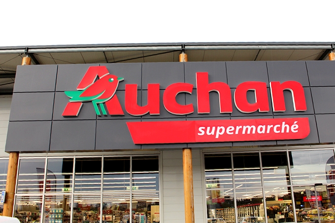 FINANCE ET MARCHES - Auchan réfléchit à une nouvelle offre sur Carrefour, selon Bloomberg