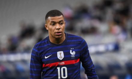 EN COULISSES - Kylian Mbappé et le brassard de capitaine