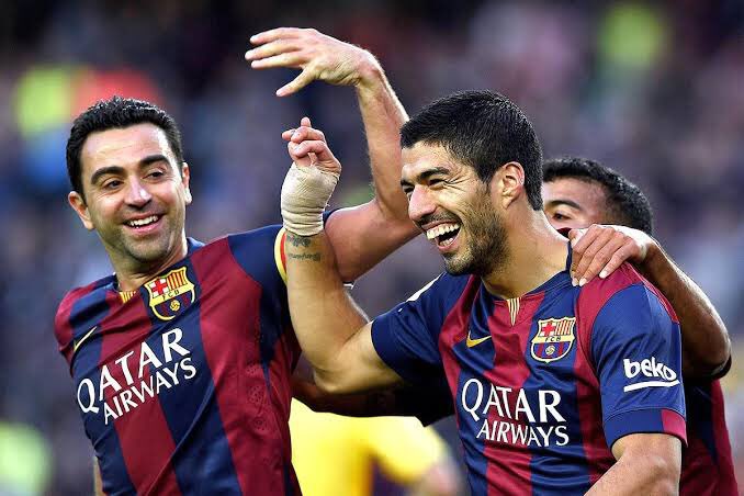 BARCELONE - Suarez conseille à Xavi d'attendre