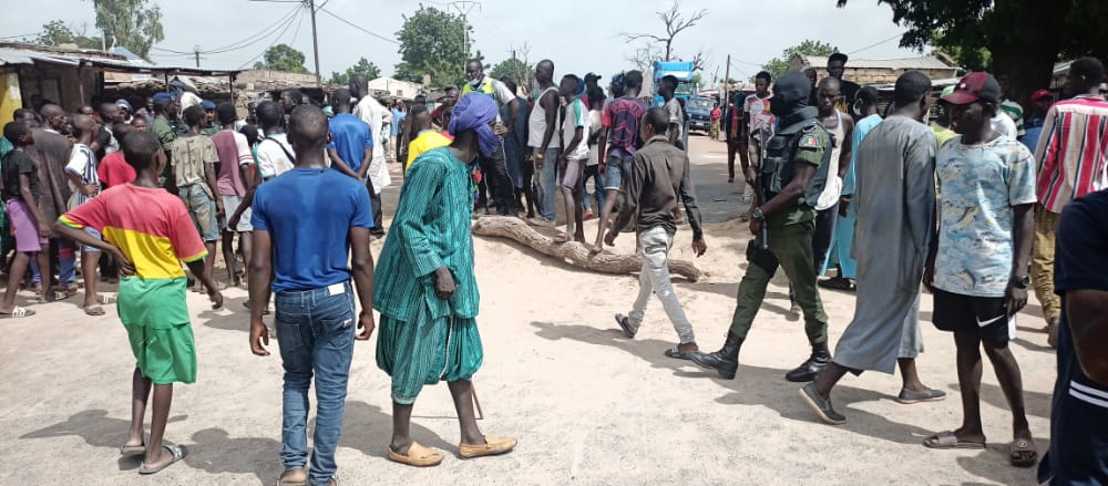 UNE FILLETTE DE 7 ANS TUEE PAR UN CAMION MALIEN - La population manifeste