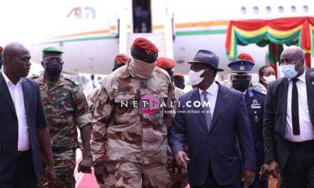 GUINEE - Le colonel Mamady Doumbouya prête serment comme président de transition
