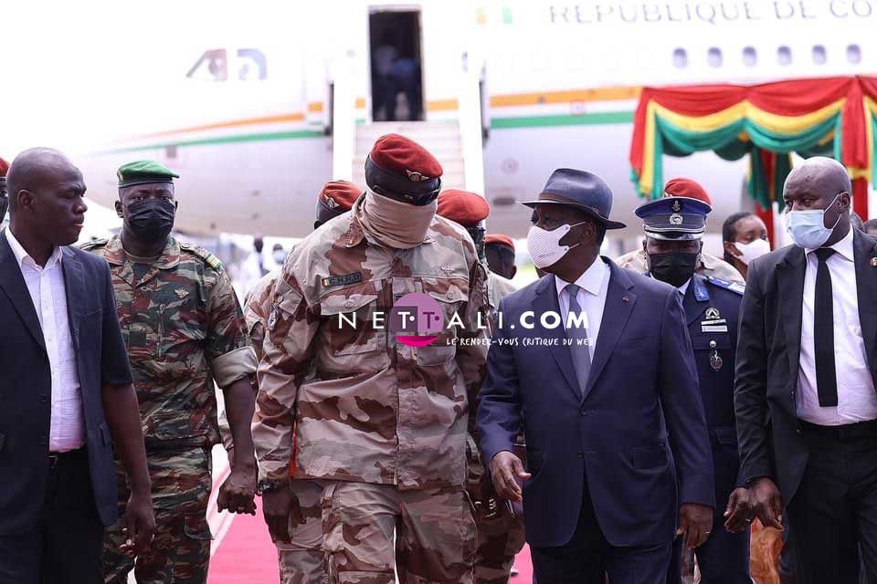 GUINEE - Le colonel Mamady Doumbouya prête serment comme président de transition