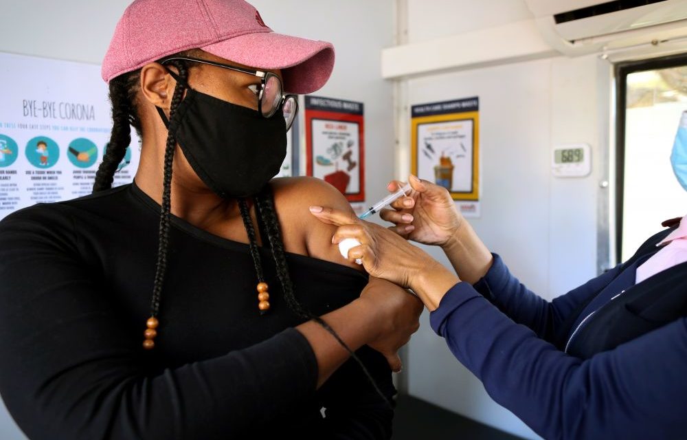 Moins de 3,5% d'Africains vaccinés contre le COVID-19, selon CDC en Afrique