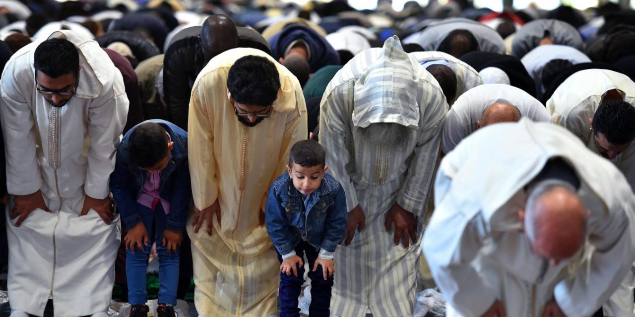 FRANCE - La mosquée d'Allonnes et son école coranique fermées par Darmanin