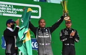 FORMULE 1 – Hamilton gagne au Brésil et relance le championnat