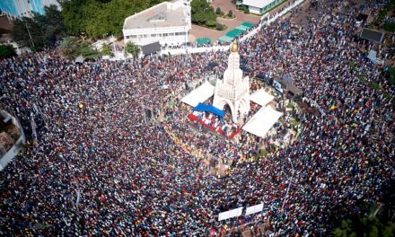 MALI – Des milliers de manifestants protestent contre les sanctions de la Cedeao
