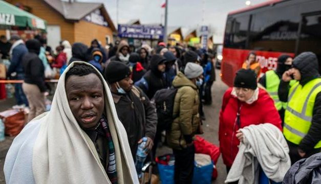 Frontière Ukraine-Pologne : "Ils nous refoulent juste parce qu'on est Noirs !"