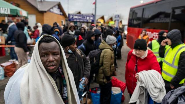 Frontière Ukraine-Pologne : "Ils nous refoulent juste parce qu'on est Noirs !"
