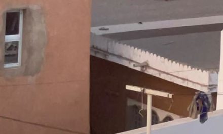 MOSQUEE DE SICAP KARACK - Deux homos surpris en pleins ébats sur la terrasse
