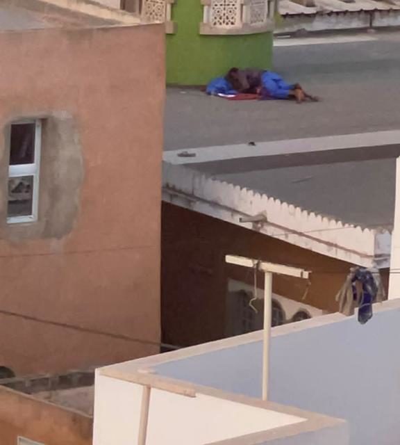 MOSQUEE DE SICAP KARACK - Deux homos surpris en pleins ébats sur la terrasse