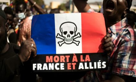 Dos au mur, Paris se donne 15 jours pour trancher sur l'avenir de sa présence au Mali