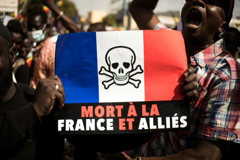 Dos au mur, Paris se donne 15 jours pour trancher sur l'avenir de sa présence au Mali