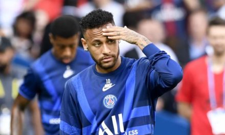 PSG - Neymar réagit aux sifflets des supporters