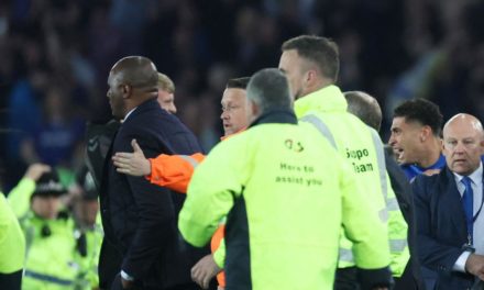 PREMIER LEAGUE - Patrick Vieira frappe un supporter, la police ouvre une enquête