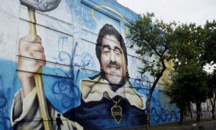 Foot: Le maillot de la "Main de Dieu" de Maradona vendu pour 8,46 millions d'euros