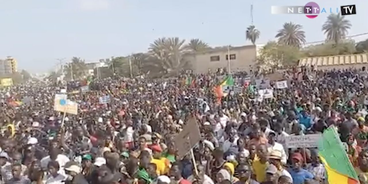 NETTALI TV - Images de la grande mobilisation de YEWWI ASKAN WI