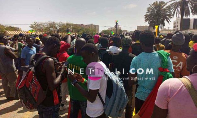 NETTALI TV - EXCROISSANCE DE LA MANIF DE YAW - Sonko acclamé à son domicile