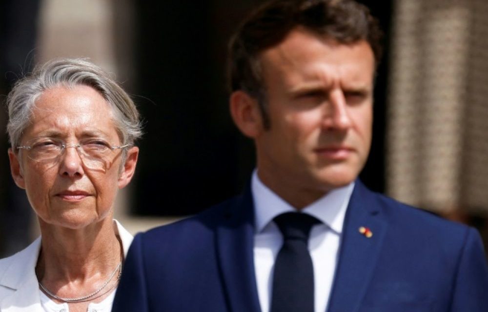Macron charge Borne de nouvelles consultations pour former un "gouvernement d'action"