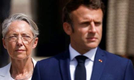 Macron charge Borne de nouvelles consultations pour former un "gouvernement d'action"