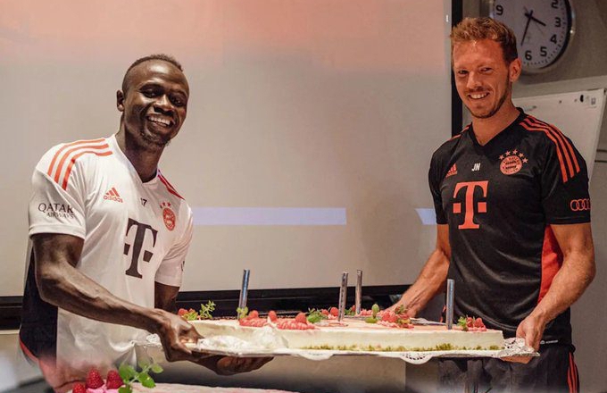 BAYERN MUNICH - Un gâteau spécial pour fêter son premier Ballon d'or africain