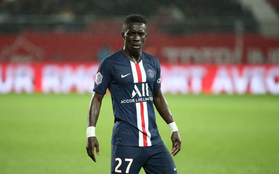 PSG - Gana Gueye poussé vers la sortie