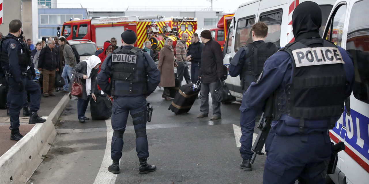 FRANCE  - Un individu abattu par un tir de policier à l'aéroport de Roissy