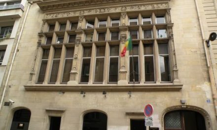 PARIS - Un individu armé attaque le consulat du Sénégal