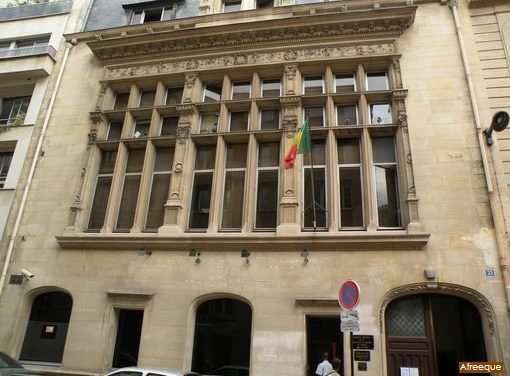 PARIS - Un individu armé attaque le consulat du Sénégal
