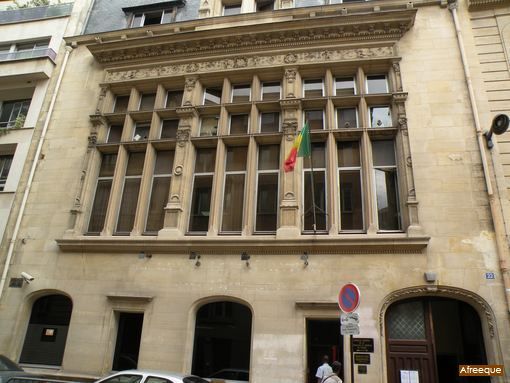 PARIS - Un individu armé attaque le consulat du Sénégal