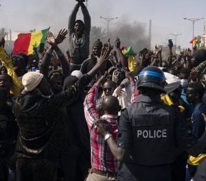 YEWWI-BENNO - Une Bataille psychologique lourde de dangers