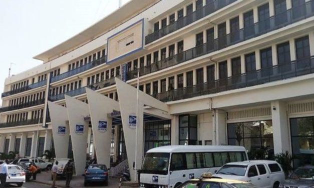 DIFFICULTES DE PAIEMENT A LA POSTE - Clients et travailleurs interpellent Macky Sall