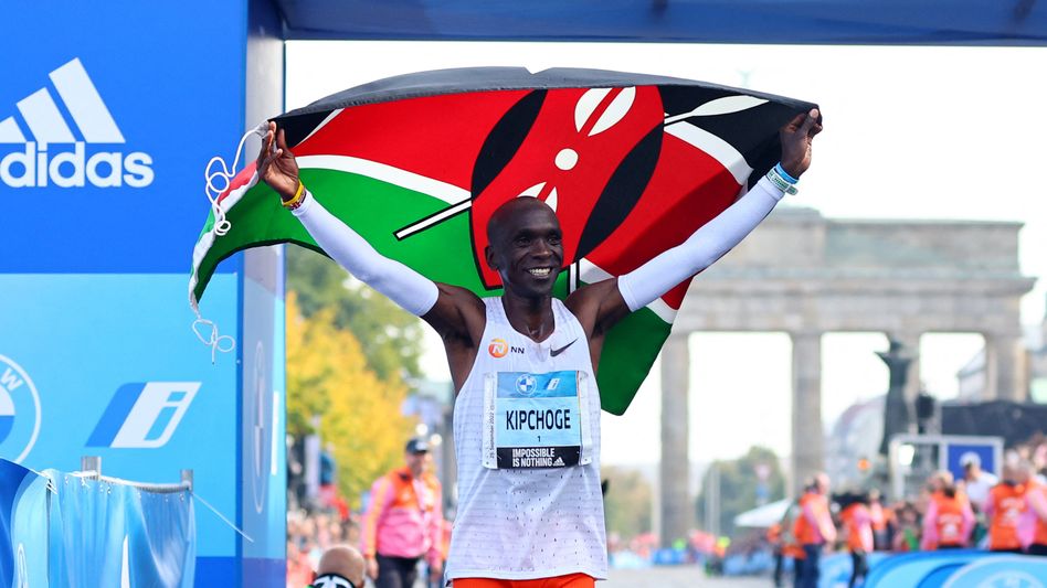 MARATHON DE BERLIN - Eliud Kipchoge seul au monde !