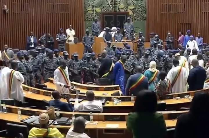 ASSEMBLÉE NATIONALE- Le vote sécurisé par les gendarmes