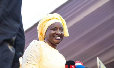 LA RÉPLIQUE DES DÉPUTÉS DE BBY- Traitée de  « lâche », Mimi Touré invitée à rendre son poste de parlementaire
