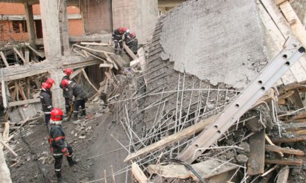 EFFONDREMENT D'UNE DALLE AU MARCHE GUEULE TAPEE - 2 morts, des personnes prisonnières des décombres