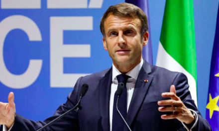 DIPLOMATIE - Macron, premier dirigeant étranger à s’entretenir avec la PM italienne