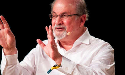 ATTAQUE AUX USA - Les graves séquelles de l'écrivain Salman Rushdie