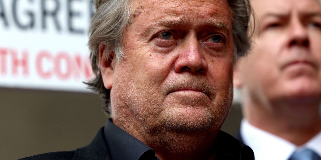 ÉTATS-UNIS - l'ex-conseiller de Donald Trump, Steve Bannon, condamné à quatre mois de prison