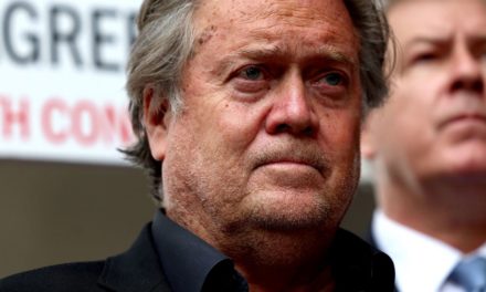 ÉTATS-UNIS - l'ex-conseiller de Donald Trump, Steve Bannon, condamné à quatre mois de prison