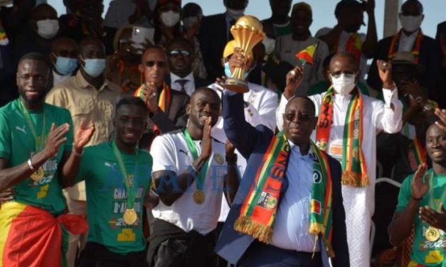 MACKY SALL AUX "LIONS" - "Allez toucher maintenant les étoiles"