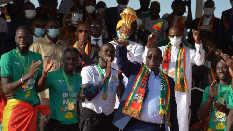 MACKY SALL AUX "LIONS" - "Allez toucher maintenant les étoiles"