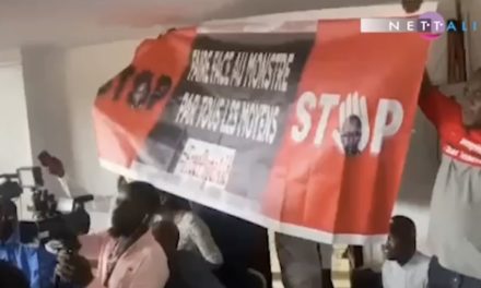 NETTALI TV - SOUTIEN A PAPE ALE NIANG A L’ASSEMBLEE NATIONALE - Deux journalistes interpellés par la gendarmerie puis relâchés