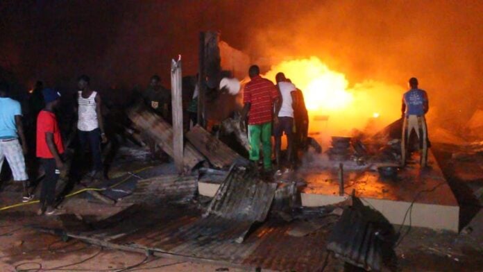 TOUBA - Le marché Ocass ravagé par un violent incendie