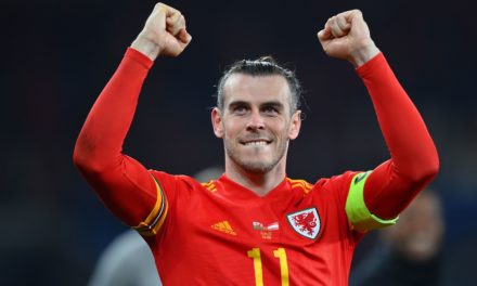 OFFICIEL - Gareth Bale range ses godasses !
