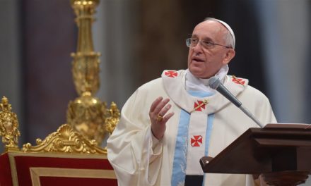 PAPE FRANÇOIS - "L'homosexualité n'est pas un crime mais..."