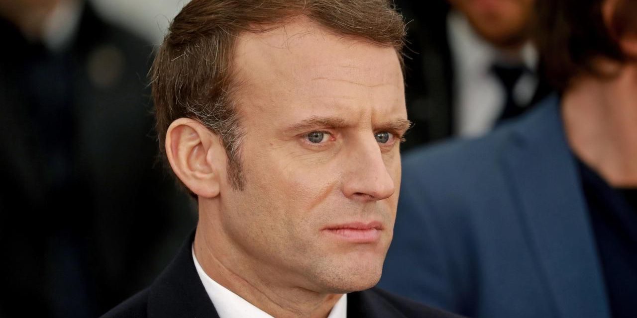 EN COULISSES - Macron et les condoléances de la France