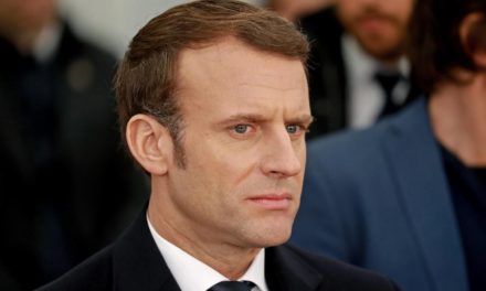 EN COULISSES - Macron et les condoléances de la France