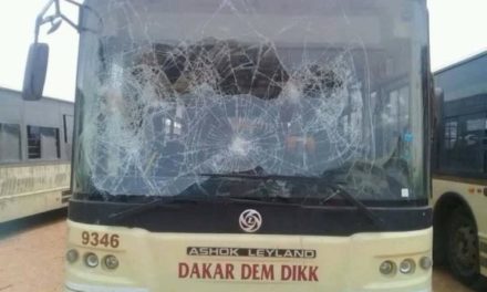 GREVE DES TRANSPORTEURS -  24 individus arrêtés après avoir bloqué l’autoroute à péage et caillassé des véhicules, dont 3 de Dakar Dem Dikk
