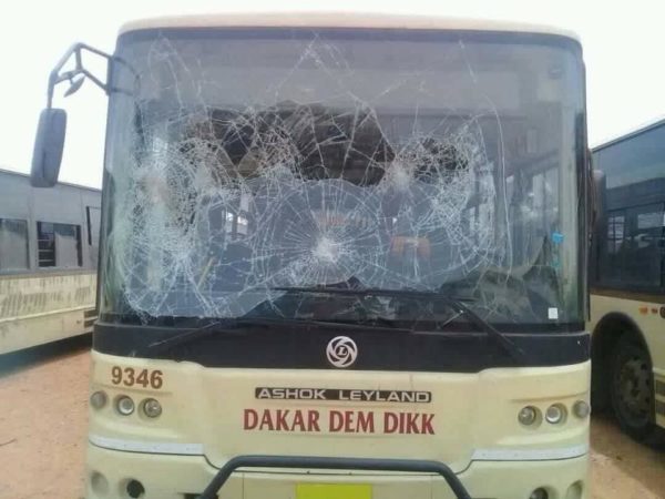 GREVE DES TRANSPORTEURS -  24 individus arrêtés après avoir bloqué l’autoroute à péage et caillassé des véhicules, dont 3 de Dakar Dem Dikk